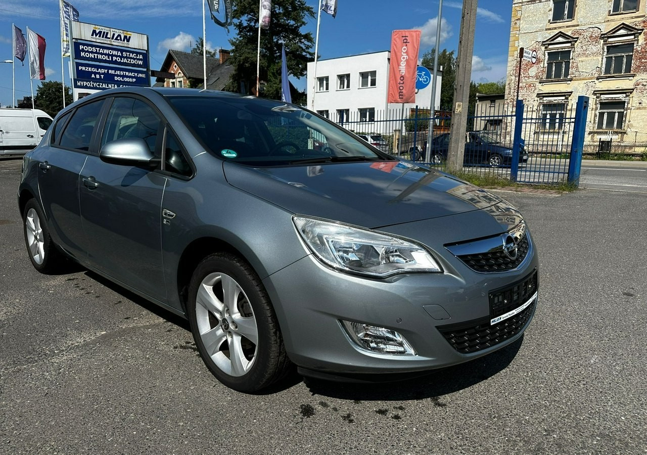 Opel Astra H Opel Astra 1.4-140KM Nowy silnik świeżo sprowadzony 2012 - Hatchback: foto 2 Opel Astra H Opel Astra 1.4-140KM Nowy silnik świeżo sprowadzony 2012 - Hatchback: foto 2