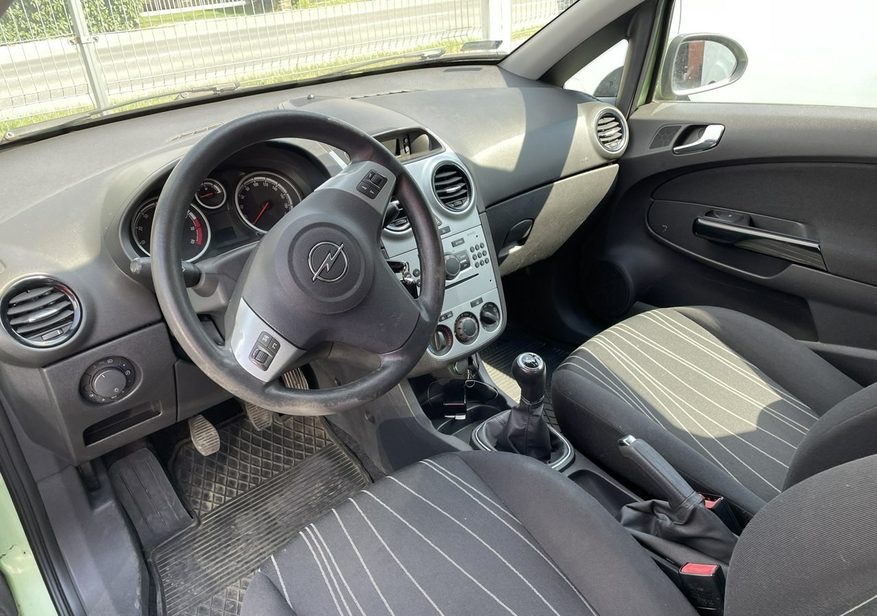 Opel Corsa D Opel Corsa 1,2-16V Klima Salon PL Bagażnik na Rowery Model 2010 - Hatchback: foto 4 Opel Corsa D Opel Corsa 1,2-16V Klima Salon PL Bagażnik na Rowery Model 2010 - Hatchback: foto 4