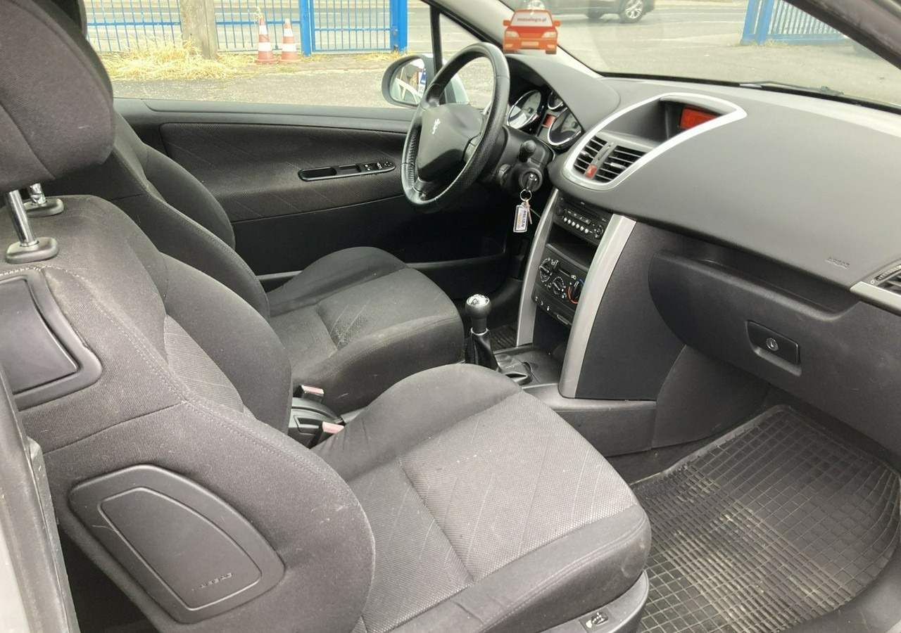 Peugeot 207 Peugeot 207 1.6HDI-16V Klima 2007 - Hatchback: foto 2 Peugeot 207 Peugeot 207 1.6HDI-16V Klima 2007 - Hatchback: foto 2
