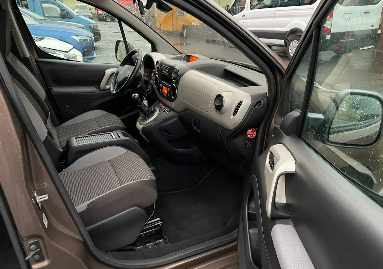 Coche familiar Peugeot Partner II Peugeot Partner Tepee 1.6 VTi 120KM Family Model 2013: foto 18