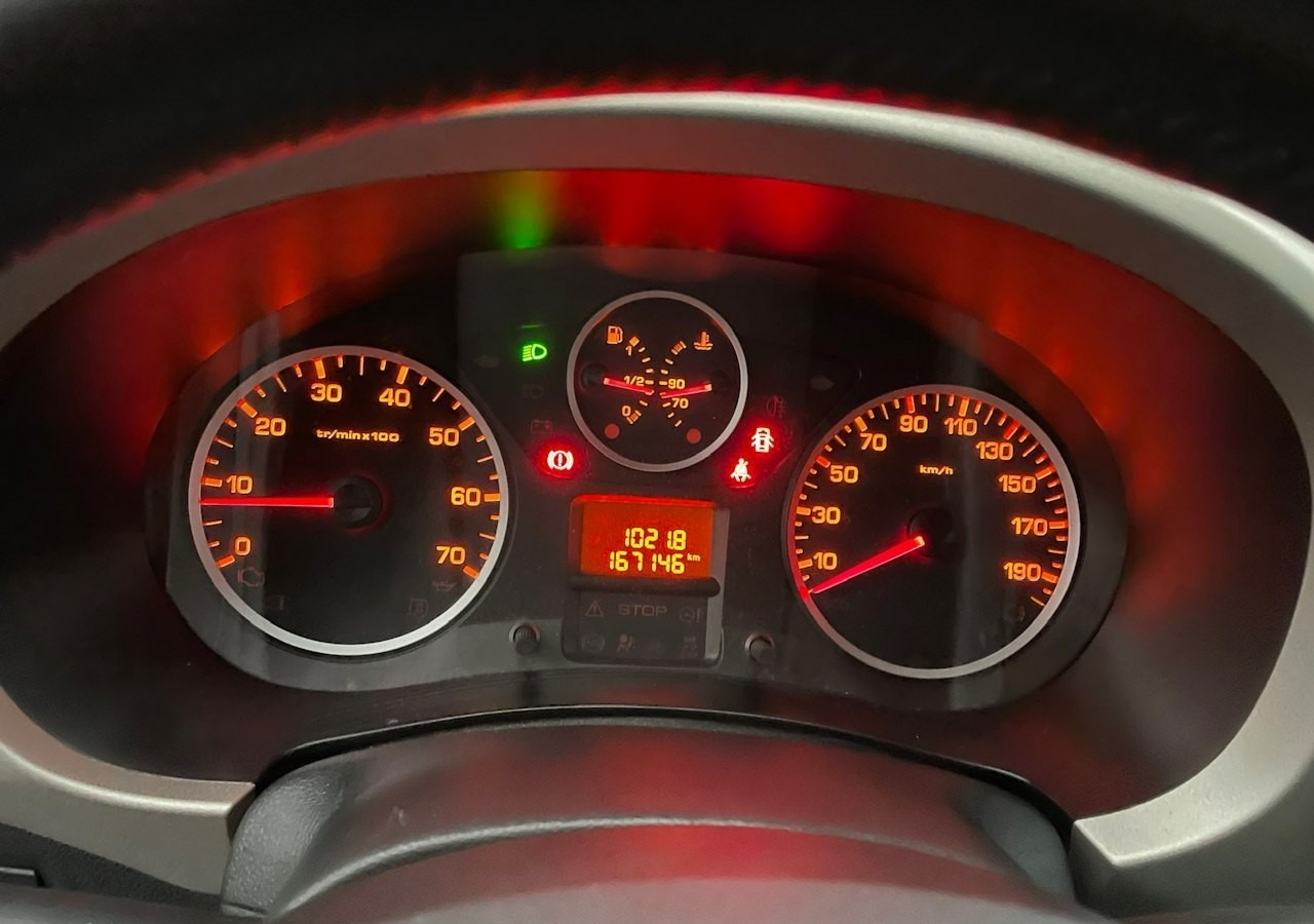 Coche familiar Peugeot Partner II Peugeot Partner Tepee 1.6 VTi 120KM Family Model 2013: foto 13