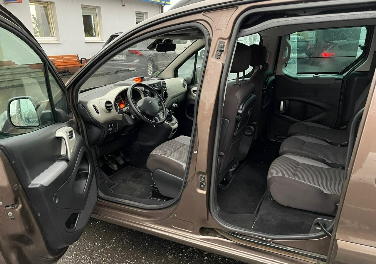 Coche familiar Peugeot Partner II Peugeot Partner Tepee 1.6 VTi 120KM Family Model 2013: foto 8