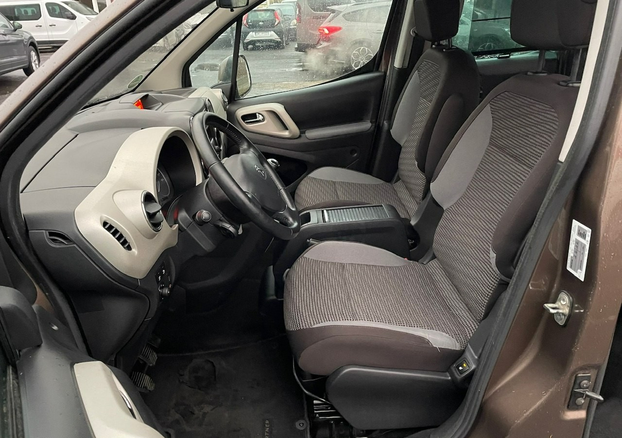 Coche familiar Peugeot Partner II Peugeot Partner Tepee 1.6 VTi 120KM Family Model 2013: foto 10