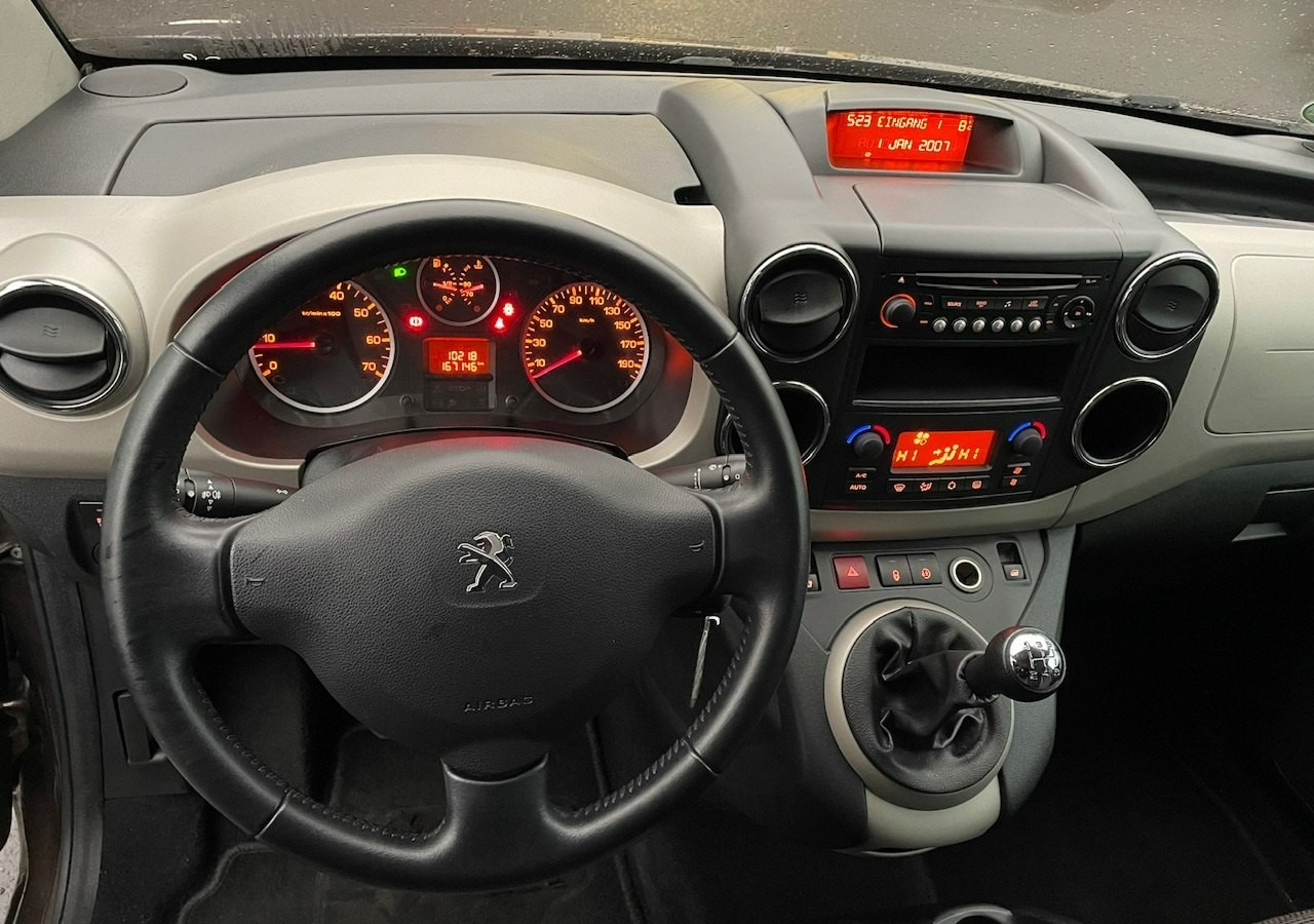 Coche familiar Peugeot Partner II Peugeot Partner Tepee 1.6 VTi 120KM Family Model 2013: foto 12