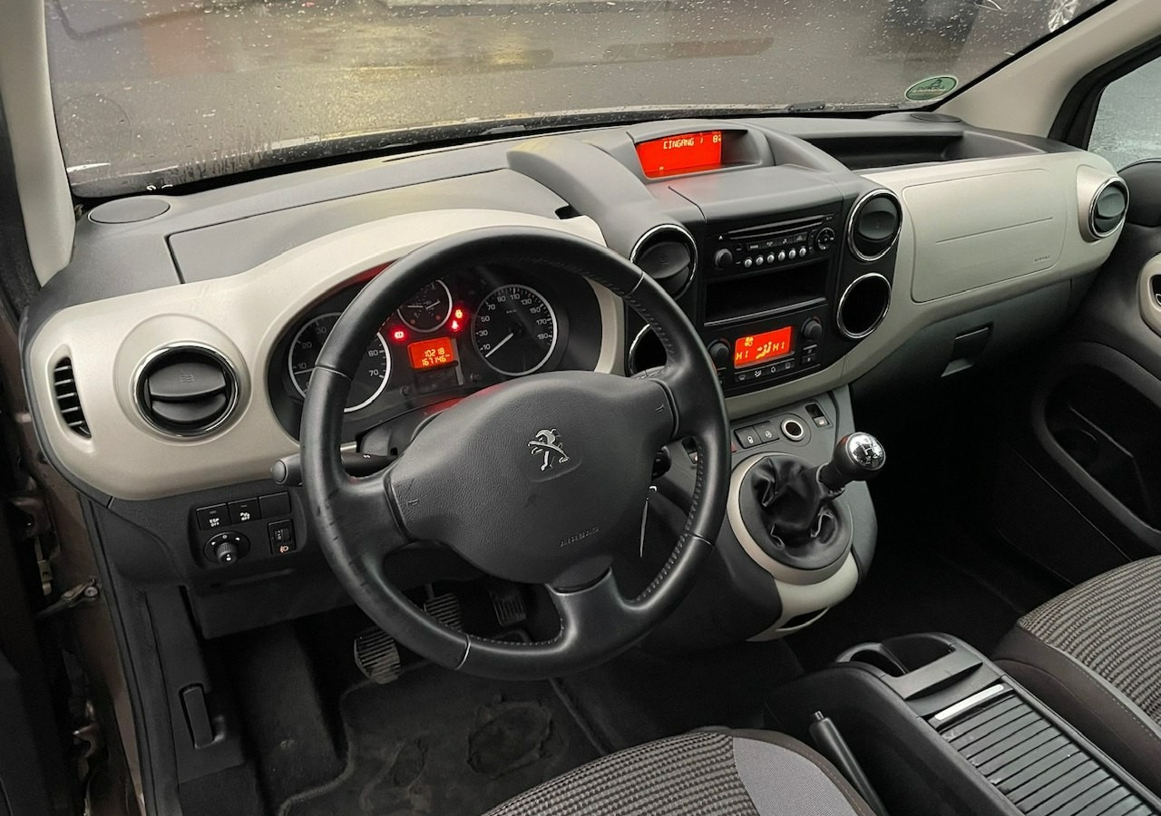 Coche familiar Peugeot Partner II Peugeot Partner Tepee 1.6 VTi 120KM Family Model 2013: foto 11