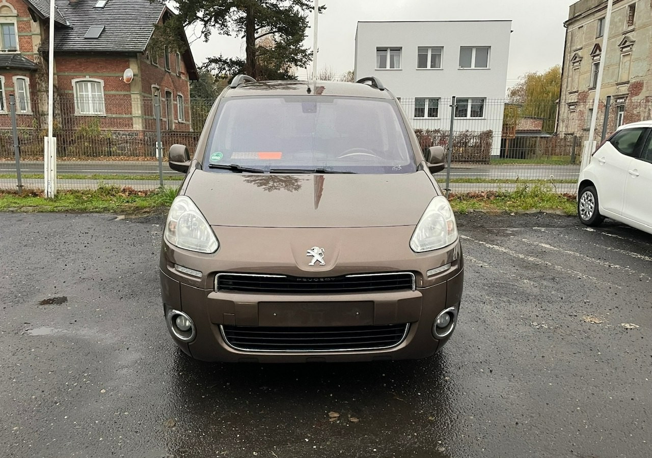 Coche familiar Peugeot Partner II Peugeot Partner Tepee 1.6 VTi 120KM Family Model 2013: foto 7