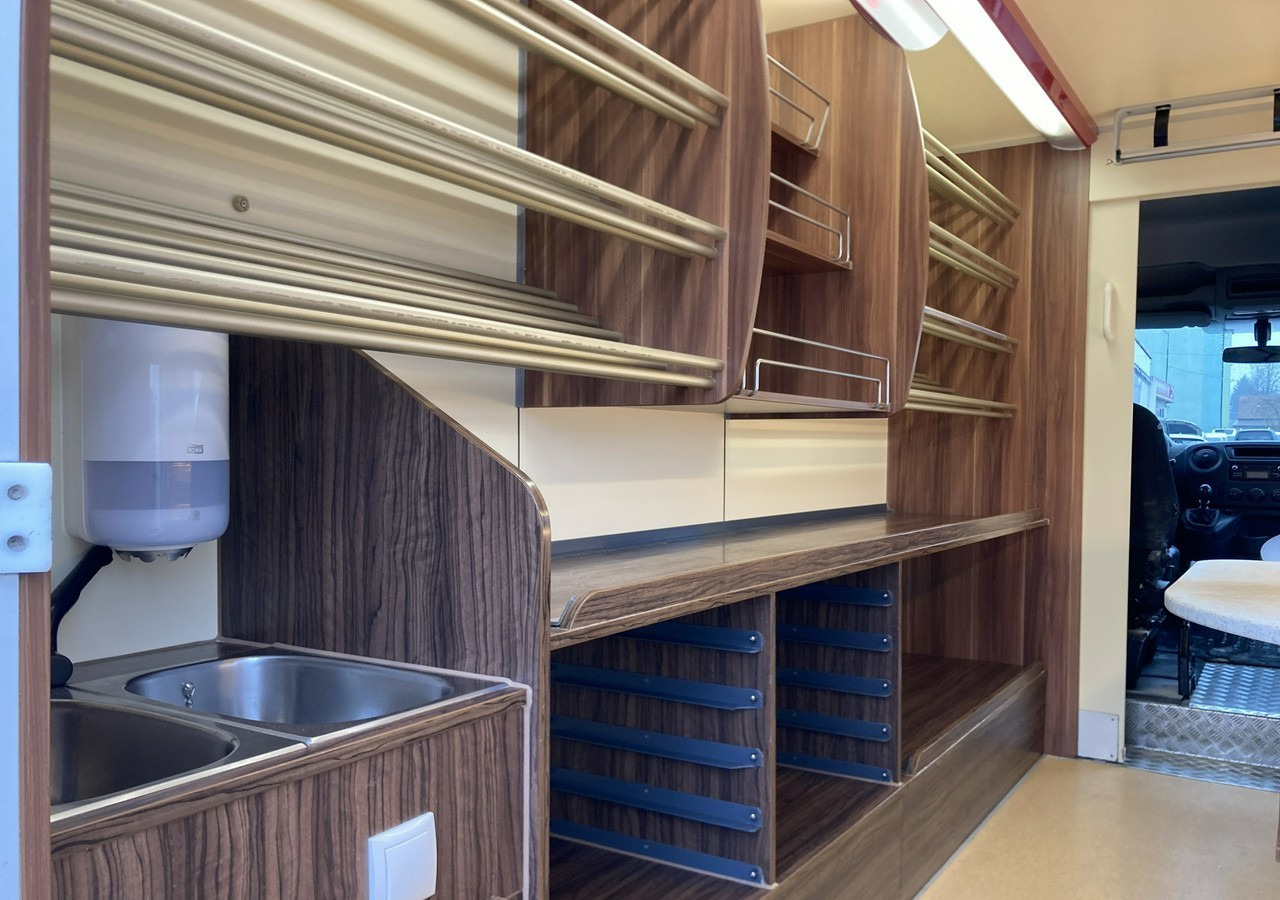 Renault Master Autosklep sklep Bar Gastronomiczny Food Truck Foodtruck Borco 2017 - Camión tienda: foto 4 Renault Master Autosklep sklep Bar Gastronomiczny Food Truck Foodtruck Borco 2017 - Camión tienda: foto 4