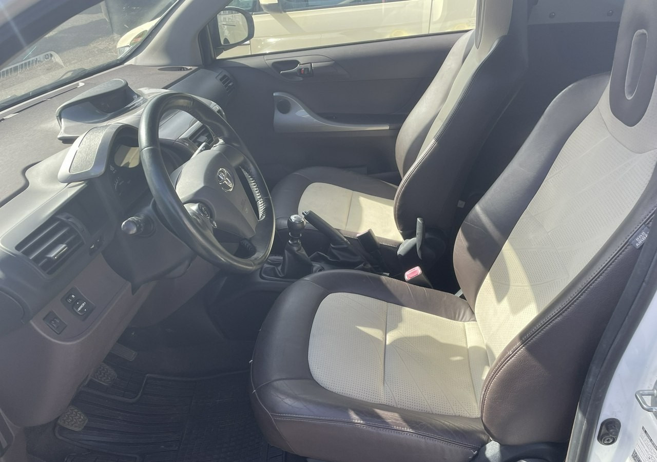 Toyota IQ Toyota iQ Klima - Hatchback: foto 5 Toyota IQ Toyota iQ Klima - Hatchback: foto 5