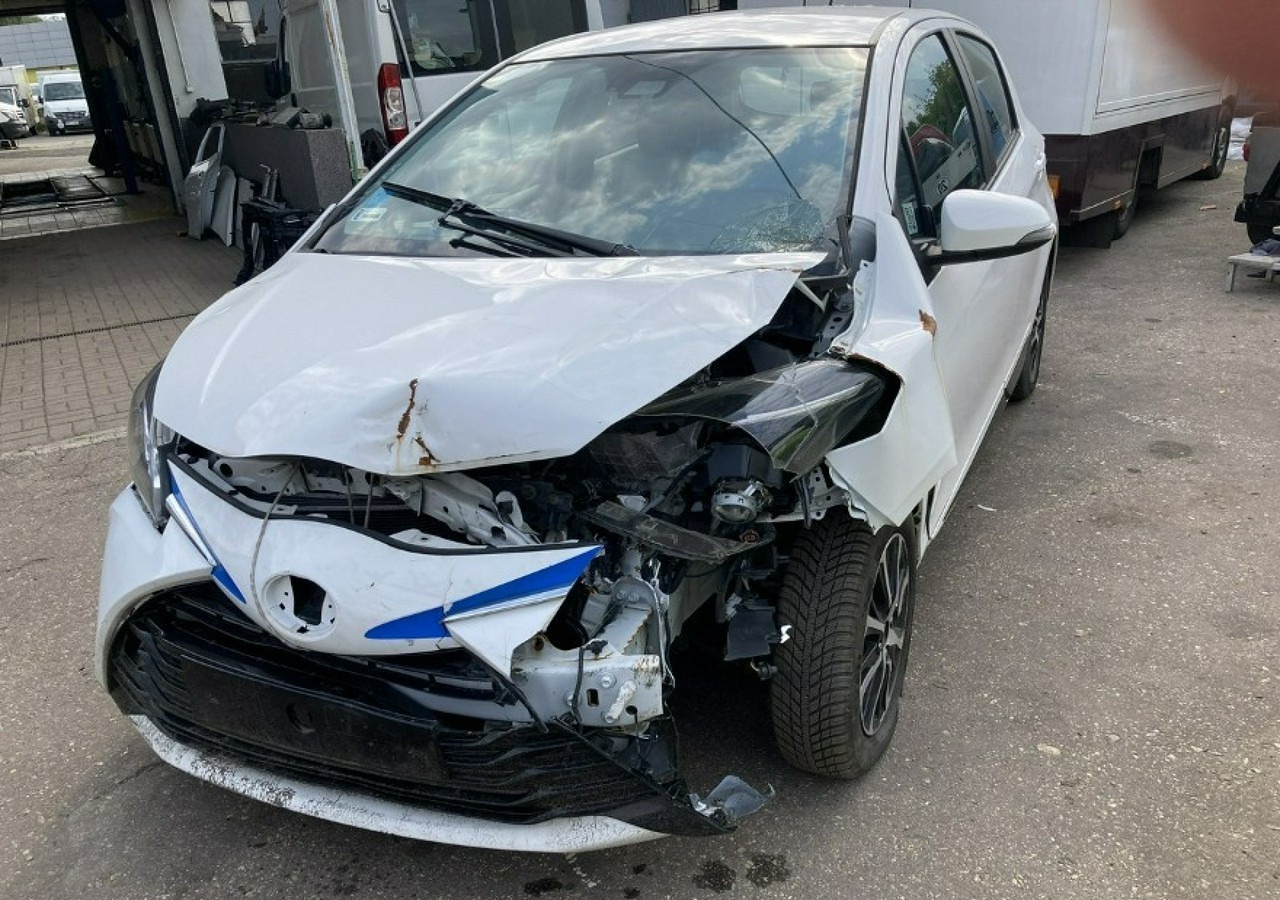 Toyota Yaris III Toyota Yaris Hybrid 1.5 VVT-i Y20 Model 2019 Salon PL - Hatchback: foto 1 Toyota Yaris III Toyota Yaris Hybrid 1.5 VVT-i Y20 Model 2019 Salon PL - Hatchback: foto 1