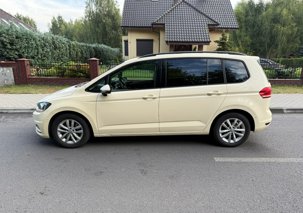 Volkswagen Touran III 2.0 TDI DSG 120 KM Automat 7osobowy Klima Skóra Full Serwis 2020 - Coche familiar: foto 5 Volkswagen Touran III 2.0 TDI DSG 120 KM Automat 7osobowy Klima Skóra Full Serwis 2020 - Coche familiar: foto 5
