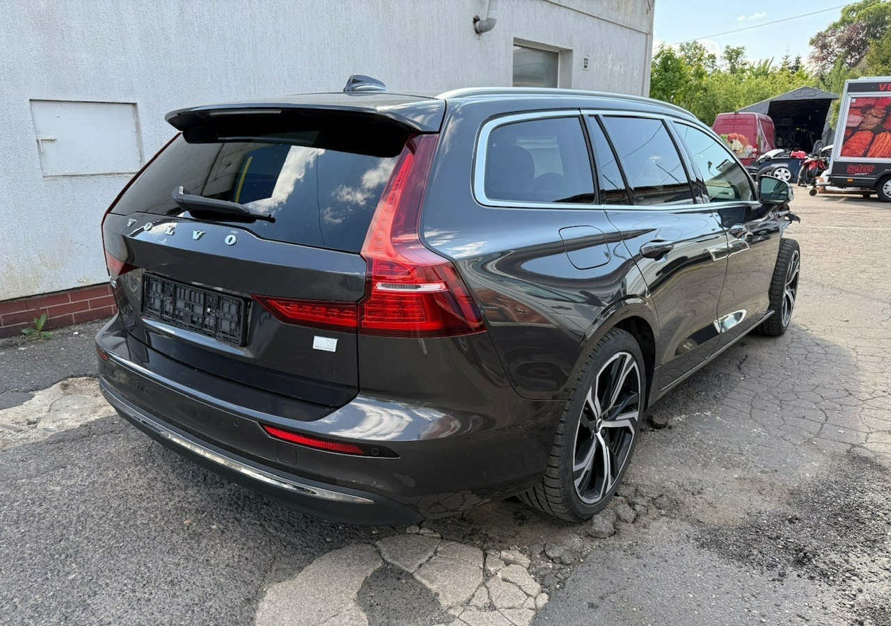 Volvo V60 II Volvo V60 2.0 T8 Plug-in Hybrid 455KM AWD Bogata Wersja Model 2024 - Coche: foto 4 Volvo V60 II Volvo V60 2.0 T8 Plug-in Hybrid 455KM AWD Bogata Wersja Model 2024 - Coche: foto 4