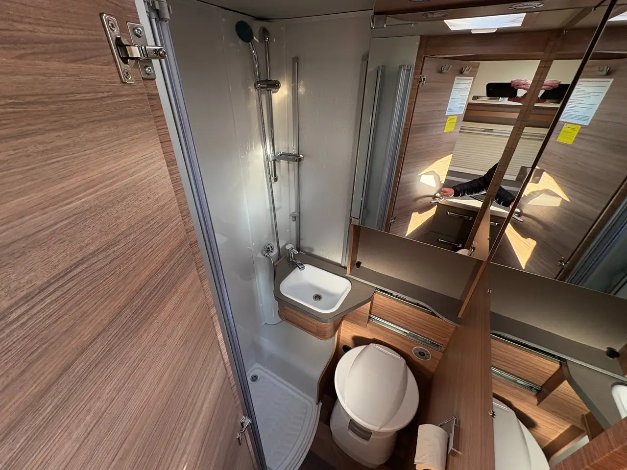 Autocaravana perfilada Weinsberg CaraCompact 600 MEG PEPPER: foto 12 Autocaravana perfilada Weinsberg CaraCompact 600 MEG PEPPER: foto 12