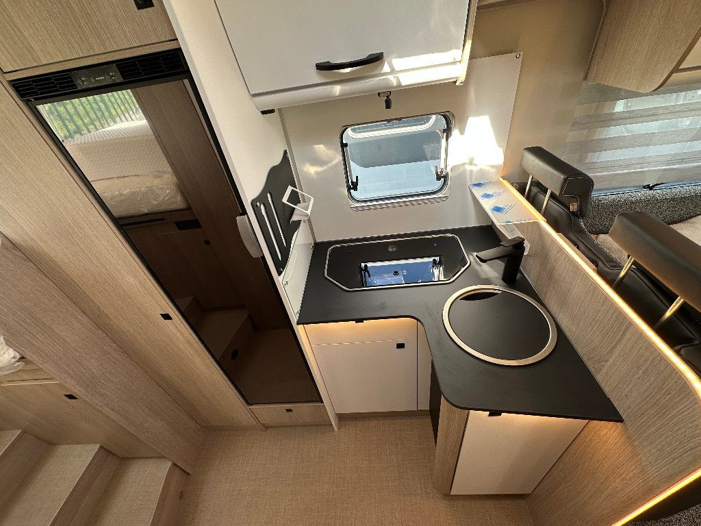 BURSTNER LYSEO TIME SKYLINE 726 G - Autocaravana perfilada: foto 5 BURSTNER LYSEO TIME SKYLINE 726 G - Autocaravana perfilada: foto 5