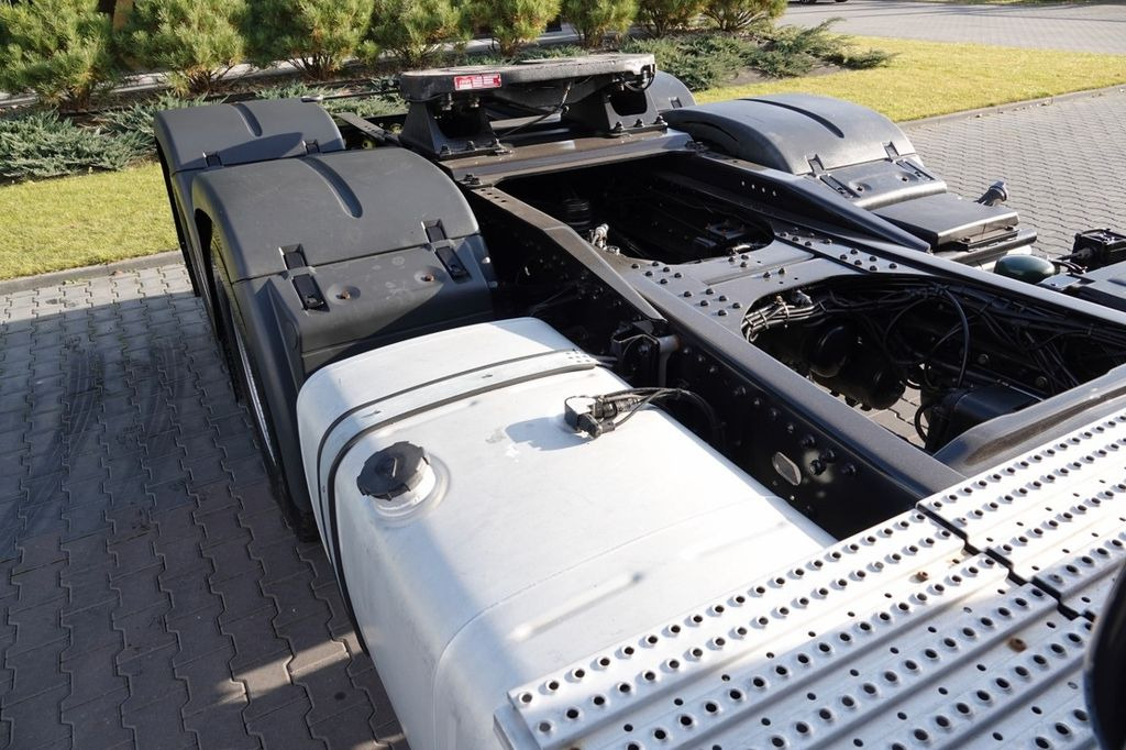 Cabeza tractora MAN TGX 33.540 / 6x4 / RETARDER / DMC: 90 TON / 3 os MAN TGX 33.540 / 6x4 / RETARDER / DMC: 90 TON / 3 os: foto 9 Cabeza tractora MAN TGX 33.540 / 6x4 / RETARDER / DMC: 90 TON / 3 os MAN TGX 33.540 / 6x4 / RETARDER / DMC: 90 TON / 3 os: foto 9