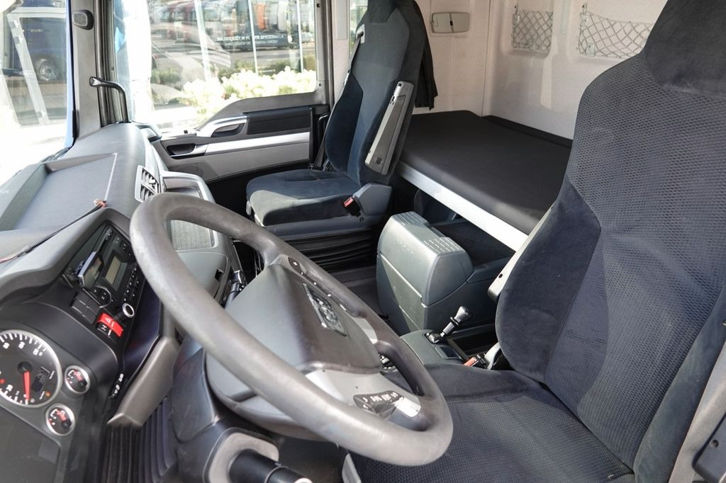 Cabeza tractora MAN TGX 33.540 / 6x4 / RETARDER / DMC: 90 TON / 3 os MAN TGX 33.540 / 6x4 / RETARDER / DMC: 90 TON / 3 os: foto 12 Cabeza tractora MAN TGX 33.540 / 6x4 / RETARDER / DMC: 90 TON / 3 os MAN TGX 33.540 / 6x4 / RETARDER / DMC: 90 TON / 3 os: foto 12