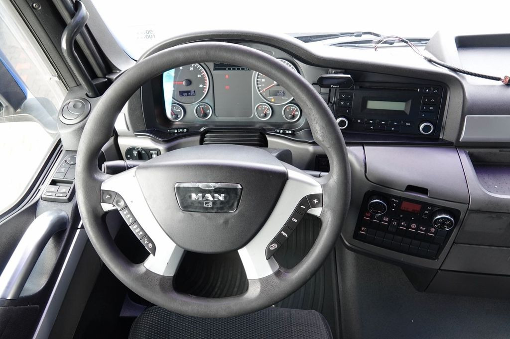 Foto del interior 2: Cabeza tractora MAN TGX 33.540 / 6x4 / RETARDER / DMC: 90 TON / 3 os MAN TGX 33.540 / 6x4 / RETARDER / DMC: 90 TON / 3 os Foto del interior 2: Cabeza tractora MAN TGX 33.540 / 6x4 / RETARDER / DMC: 90 TON / 3 os MAN TGX 33.540 / 6x4 / RETARDER / DMC: 90 TON / 3 os