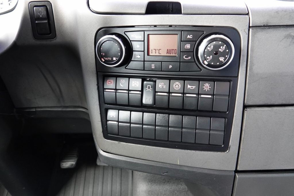 Cabeza tractora MAN TGX 33.540 / 6x4 / RETARDER / DMC: 90 TON / 3 os MAN TGX 33.540 / 6x4 / RETARDER / DMC: 90 TON / 3 os: foto 13 Cabeza tractora MAN TGX 33.540 / 6x4 / RETARDER / DMC: 90 TON / 3 os MAN TGX 33.540 / 6x4 / RETARDER / DMC: 90 TON / 3 os: foto 13