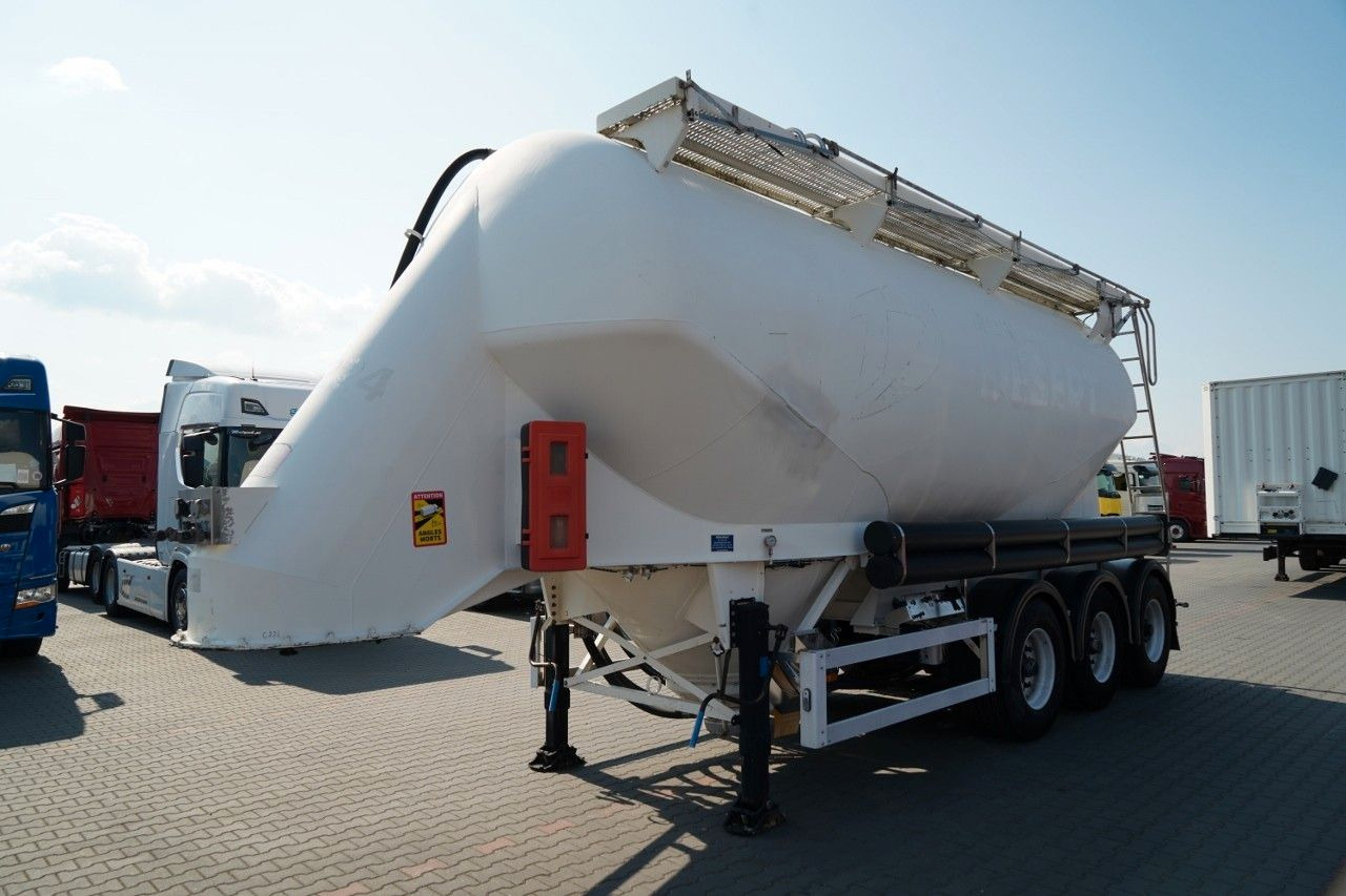 Feldbinder / CEMENTONACZEPA / 3 KOMORY / 36 000 - Semirremolque silo: foto 4 Feldbinder / CEMENTONACZEPA / 3 KOMORY / 36 000 - Semirremolque silo: foto 4