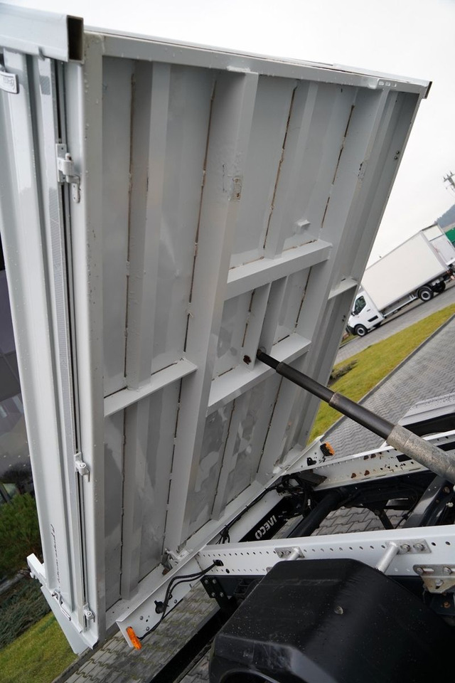 Furgoneta basculante Iveco DAILY 35-140 / WYWROTKA / BRYGADÓWKA / BLIŹNIAK: foto 9