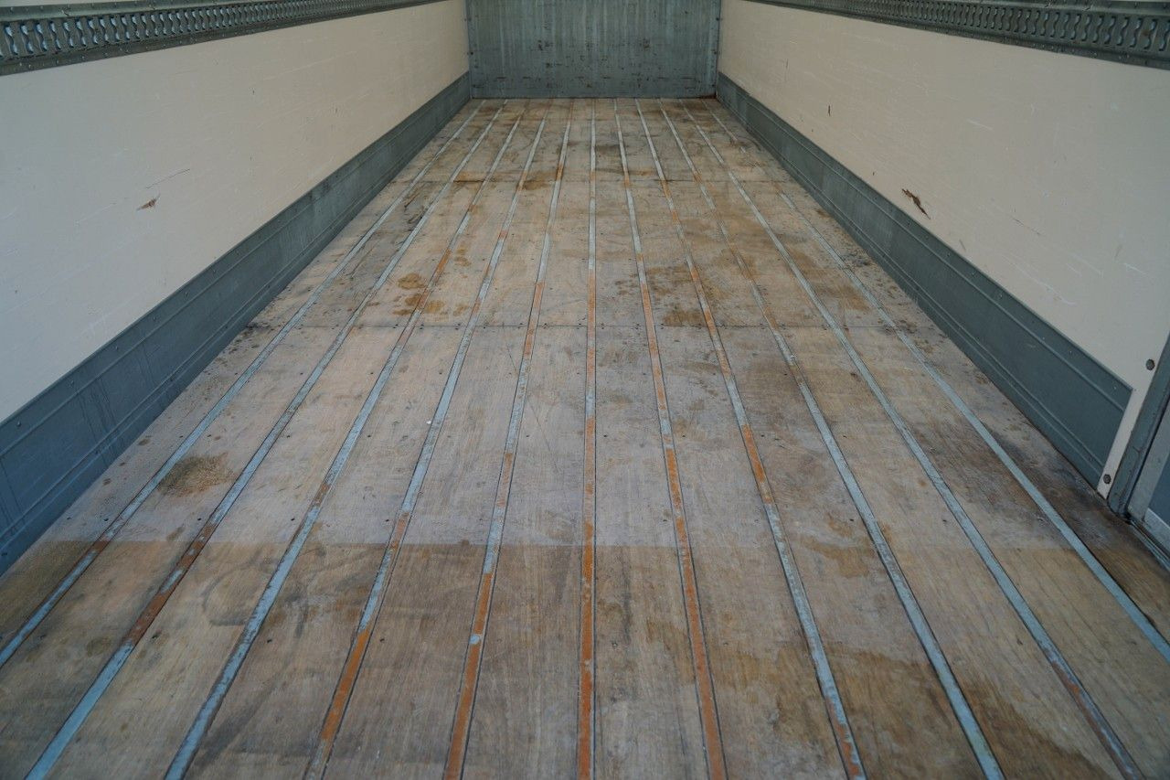 Camión caja cerrada Renault D 210 / 4x2 / KONTENER / 8,6 M / MOCNA PODŁOGA /: foto 25 Camión caja cerrada Renault D 210 / 4x2 / KONTENER / 8,6 M / MOCNA PODŁOGA /: foto 25