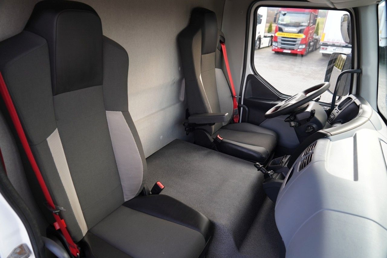 Camión caja cerrada Renault D 210 / 4x2 / KONTENER / 8,6 M / MOCNA PODŁOGA /: foto 37 Camión caja cerrada Renault D 210 / 4x2 / KONTENER / 8,6 M / MOCNA PODŁOGA /: foto 37