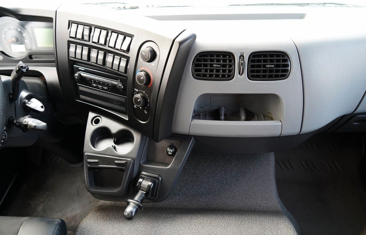 Camión caja cerrada Renault D 210 / 4x2 / KONTENER / 8,6 M / MOCNA PODŁOGA /: foto 33 Camión caja cerrada Renault D 210 / 4x2 / KONTENER / 8,6 M / MOCNA PODŁOGA /: foto 33