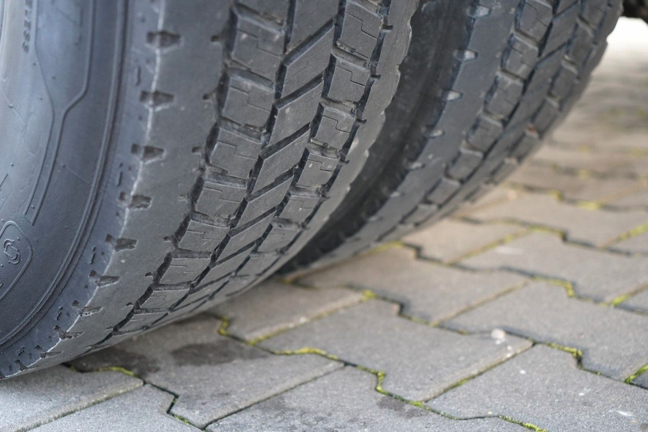 Camión caja cerrada Renault D 210 / 4x2 / KONTENER / 8,6 M / MOCNA PODŁOGA /: foto 19 Camión caja cerrada Renault D 210 / 4x2 / KONTENER / 8,6 M / MOCNA PODŁOGA /: foto 19