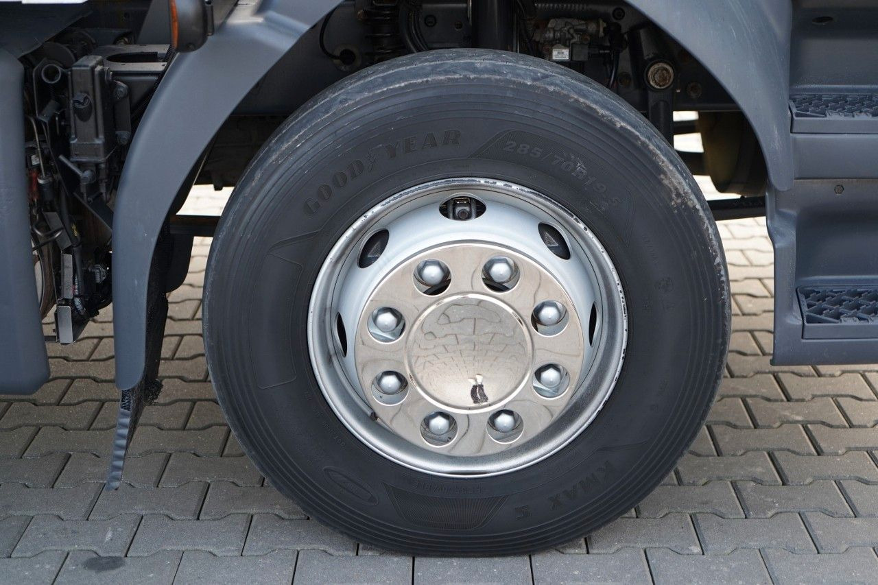 Camión caja cerrada Renault D 210 / 4x2 / KONTENER / 8,6 M / MOCNA PODŁOGA /: foto 18 Camión caja cerrada Renault D 210 / 4x2 / KONTENER / 8,6 M / MOCNA PODŁOGA /: foto 18