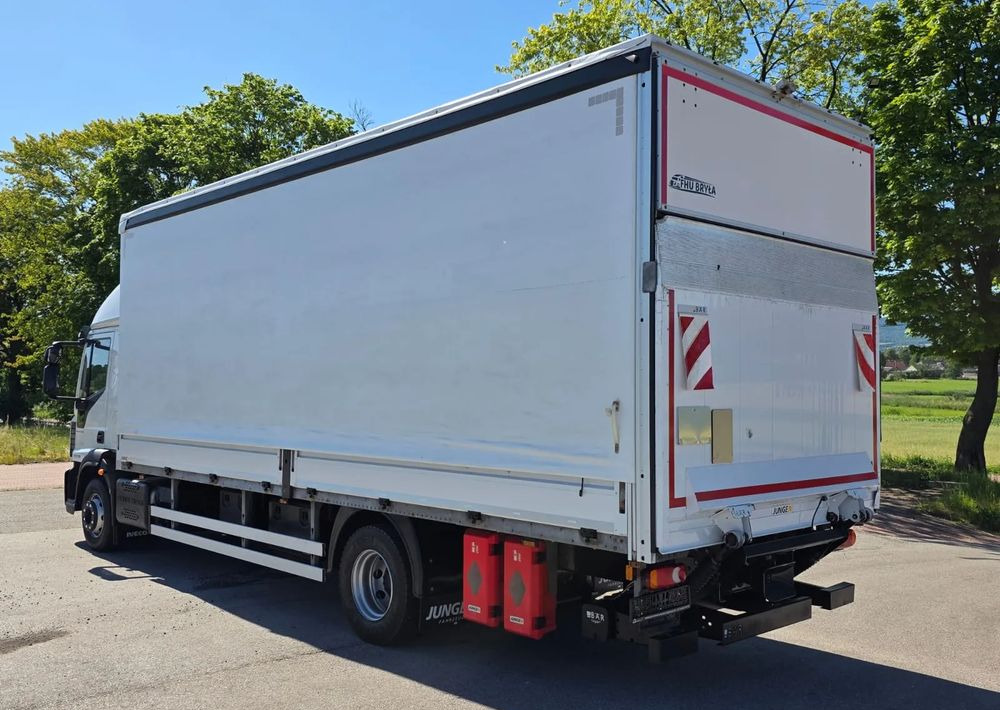 Iveco EUROCARGO 160E320/FIRANKA/WINDA/AUTOMAT/NISKI PRZEBIEG/E6/SPROWADZONY/PIERWSZY WŁAŚCICIEL - Camión lona: foto 4 Iveco EUROCARGO 160E320/FIRANKA/WINDA/AUTOMAT/NISKI PRZEBIEG/E6/SPROWADZONY/PIERWSZY WŁAŚCICIEL - Camión lona: foto 4