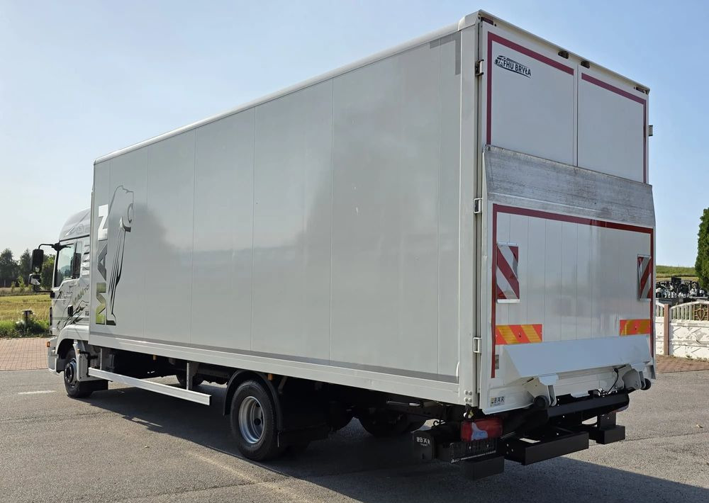 MAN TGL 12.250 / KONTENER / IZOTERMA / WINDA / 2019R / EURO 6 / PEŁEN SERWIS / 6 TON ŁADOWNOŚĆ / SPROWADZONY / ZADBANY / JAK NOWY / KSIĄŻKA SERWISOWA / E6 / 17 PALET - Camión caja cerrada: foto 5 MAN TGL 12.250 / KONTENER / IZOTERMA / WINDA / 2019R / EURO 6 / PEŁEN SERWIS / 6 TON ŁADOWNOŚĆ / SPROWADZONY / ZADBANY / JAK NOWY / KSIĄŻKA SERWISOWA / E6 / 17 PALET - Camión caja cerrada: foto 5