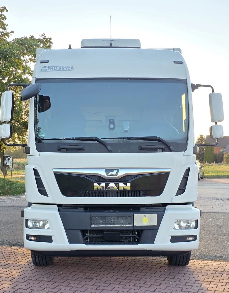 MAN TGM 15.290 / TGL / KONTENER / IZOTERMA / WINDA / KLIMA POSTOJOWA / 2019R / EURO 6 / PEŁEN SERWIS / 8200KG ŁADOWNOŚĆ / SPROWADZONY / ZADBANY / JAK NOWY / KSIĄŻKA SERWISOWA / E6 / 18 PALET - Camión caja cerrada: foto 5 MAN TGM 15.290 / TGL / KONTENER / IZOTERMA / WINDA / KLIMA POSTOJOWA / 2019R / EURO 6 / PEŁEN SERWIS / 8200KG ŁADOWNOŚĆ / SPROWADZONY / ZADBANY / JAK NOWY / KSIĄŻKA SERWISOWA / E6 / 18 PALET - Camión caja cerrada: foto 5