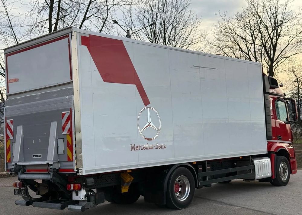 Mercedes-Benz ACTROS 1846/1836/IZOTERMA/WINDA/DUŻY SILNIK/E6/SPROWADZONY/NISKI PRZEBIEG/KONTENER/18 PALET/ALUMINIOWE FELGI/SUPER STAN - Camión frigorífico: foto 4 Mercedes-Benz ACTROS 1846/1836/IZOTERMA/WINDA/DUŻY SILNIK/E6/SPROWADZONY/NISKI PRZEBIEG/KONTENER/18 PALET/ALUMINIOWE FELGI/SUPER STAN - Camión frigorífico: foto 4