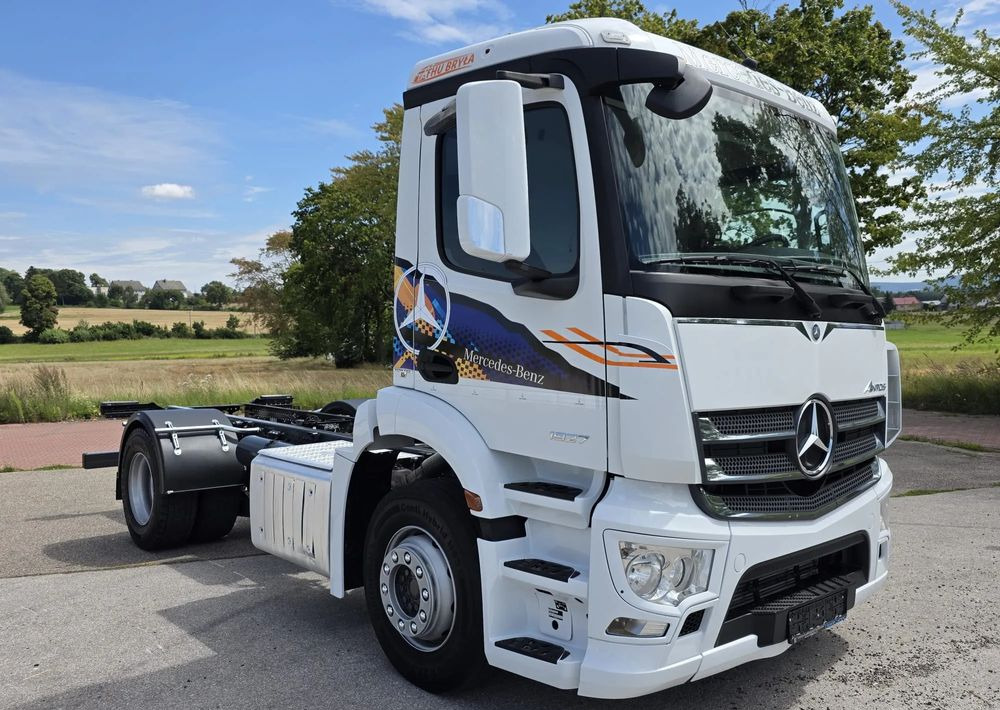 Mercedes-Benz ANTOS 1827 / ATEGO / ACTROS / E6 / ROZSTAW OSI 3.75M / WYWROT / BECZKA / UTRZYMANIE DRÓG / HAKOWIEC / SPROWADZONY / PIERWSZY WŁAŚCICIEL / STAN BDB - Camión chasis: foto 2 Mercedes-Benz ANTOS 1827 / ATEGO / ACTROS / E6 / ROZSTAW OSI 3.75M / WYWROT / BECZKA / UTRZYMANIE DRÓG / HAKOWIEC / SPROWADZONY / PIERWSZY WŁAŚCICIEL / STAN BDB - Camión chasis: foto 2