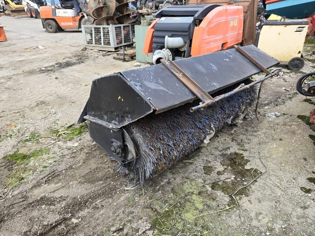 Bobcat Bobcat - Barredora cucharón para Maquinaria de construcción: foto 1 Bobcat Bobcat - Barredora cucharón para Maquinaria de construcción: foto 1