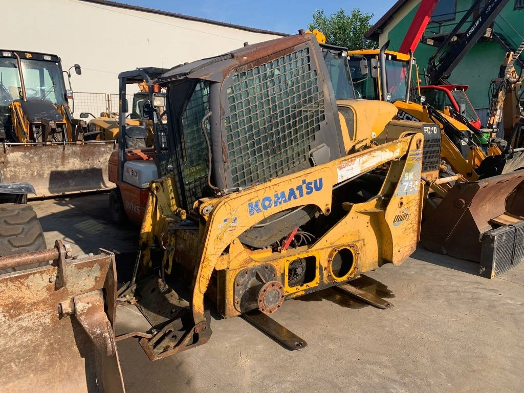 Komatsu SK 714 FOR PARTS - Minicargadora: foto 1 Komatsu SK 714 FOR PARTS - Minicargadora: foto 1
