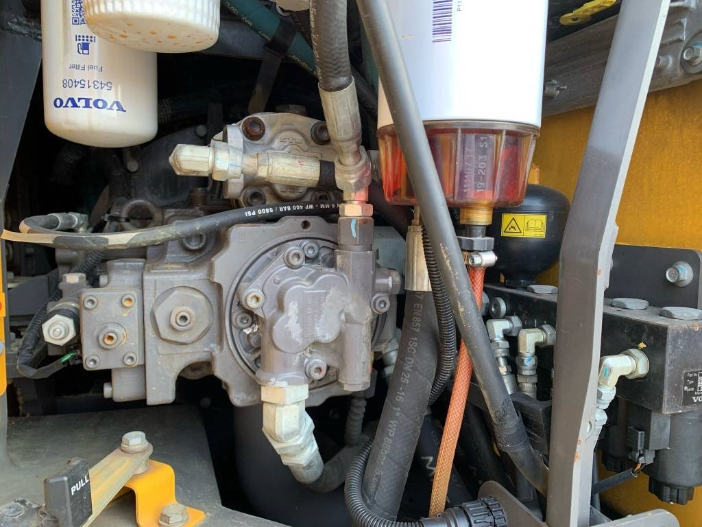 Excavadora de cadenas Volvo ECR145EL: foto 11