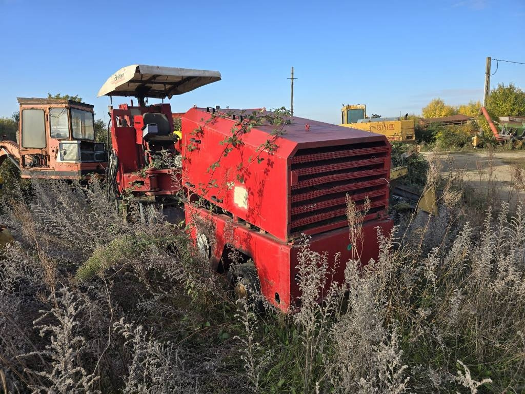 Wirtgen W 600 DC FOR PARTS - Pavimentadora de asfalto: foto 1 Wirtgen W 600 DC FOR PARTS - Pavimentadora de asfalto: foto 1