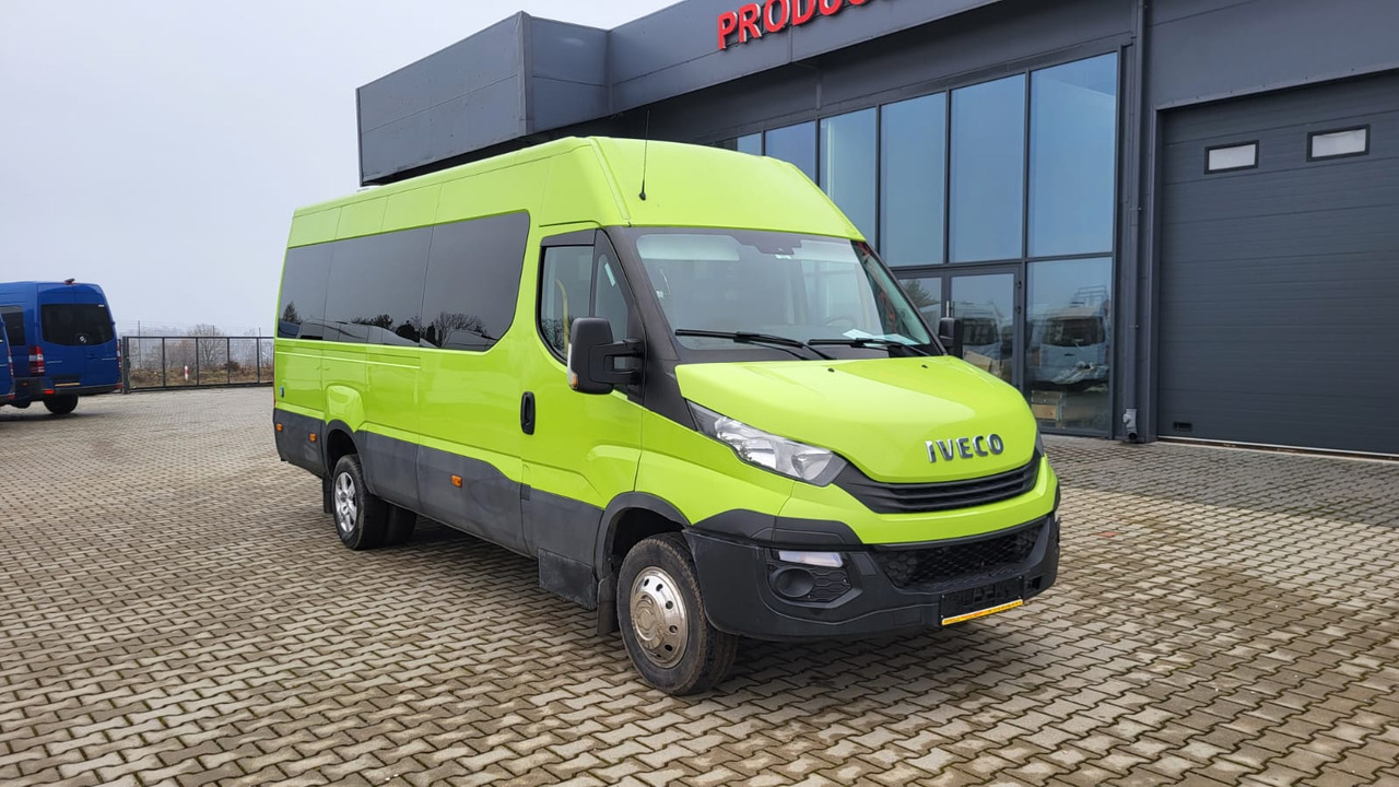 Iveco Daily 24 places + 4 standing - Minibús, Furgoneta de pasajeros: foto 2 Iveco Daily 24 places + 4 standing - Minibús, Furgoneta de pasajeros: foto 2