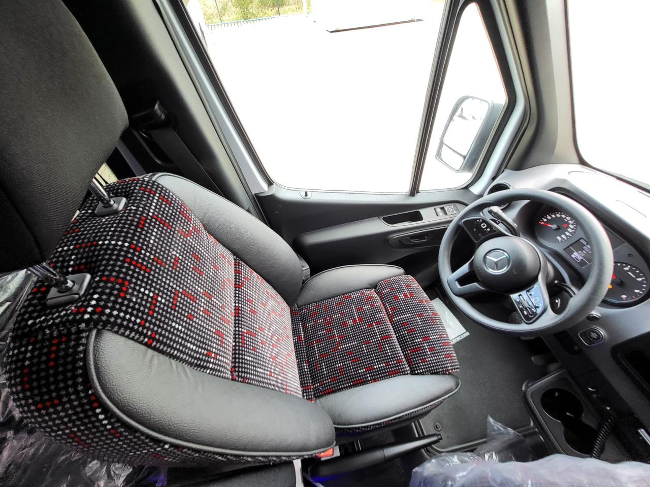 Leasing de MERCEDES-BENZ Sprinter 517 CDI 24 places+ 3 standing NEW MERCEDES-BENZ Sprinter 517 CDI 24 places+ 3 standing NEW: foto 17