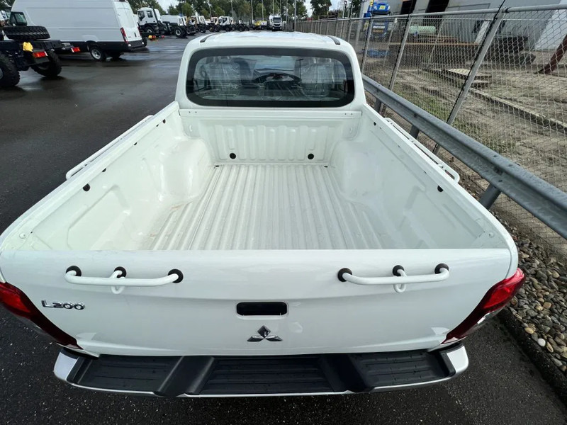 Mitsubishi L200 4x4 - 8 UNITS in WHITE 2.5 D GL Double Cab - EURO 2 - NEW!! Ready for work!!!** - Pick-up, Furgoneta combi: foto 4 Mitsubishi L200 4x4 - 8 UNITS in WHITE 2.5 D GL Double Cab - EURO 2 - NEW!! Ready for work!!!** - Pick-up, Furgoneta combi: foto 4