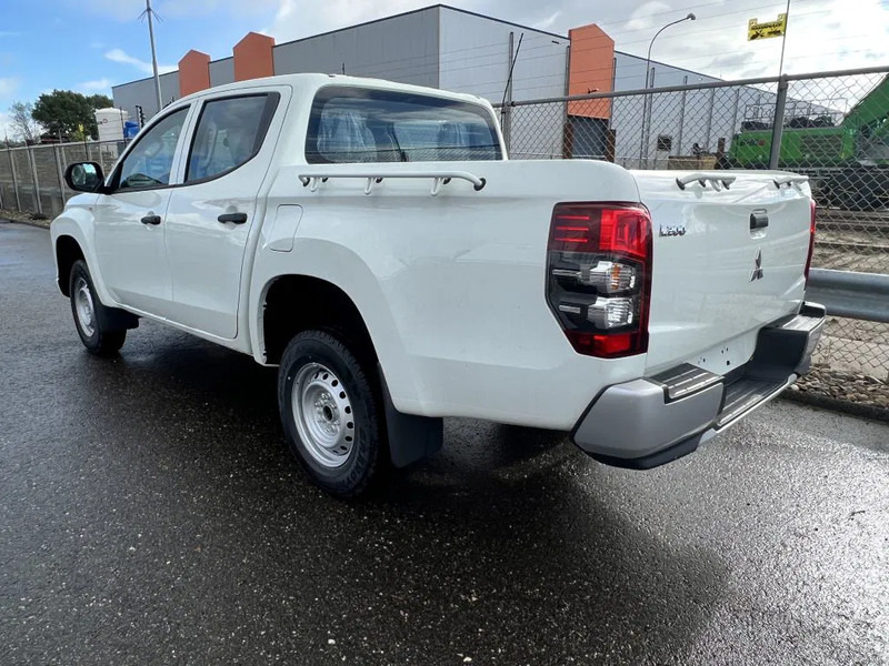 Mitsubishi L200 4x4 - 8 UNITS in WHITE 2.5 D GL Double Cab - EURO 2 - NEW!! Ready for work!!!** - Pick-up, Furgoneta combi: foto 2 Mitsubishi L200 4x4 - 8 UNITS in WHITE 2.5 D GL Double Cab - EURO 2 - NEW!! Ready for work!!!** - Pick-up, Furgoneta combi: foto 2