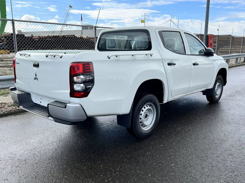 Mitsubishi L200 4x4 - 8 UNITS in WHITE 2.5 D GL Double Cab - EURO 2 - NEW!! Ready for work!!!** - Pick-up, Furgoneta combi: foto 5 Mitsubishi L200 4x4 - 8 UNITS in WHITE 2.5 D GL Double Cab - EURO 2 - NEW!! Ready for work!!!** - Pick-up, Furgoneta combi: foto 5