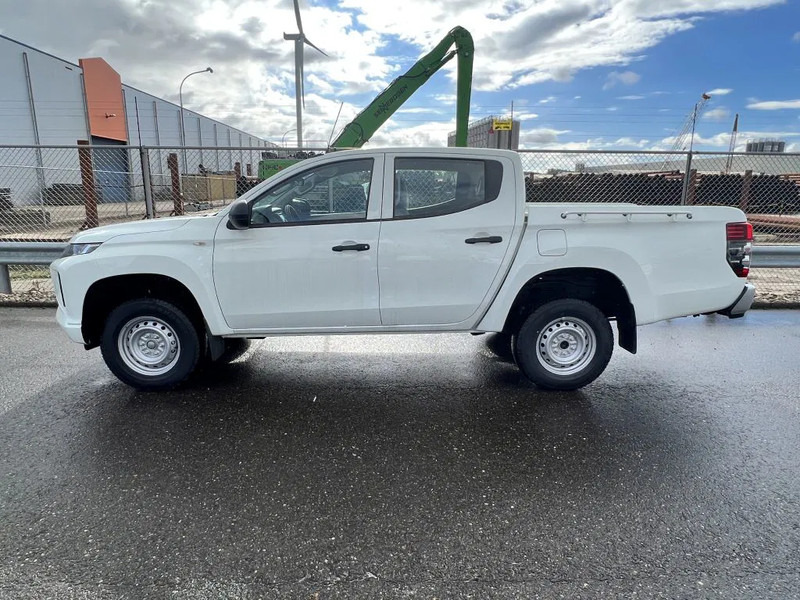 Mitsubishi L200 4x4 - 8 UNITS in WHITE 2.5 D GL Double Cab - EURO 2 - NEW!! Ready for work!!!** - Pick-up, Furgoneta combi: foto 1 Mitsubishi L200 4x4 - 8 UNITS in WHITE 2.5 D GL Double Cab - EURO 2 - NEW!! Ready for work!!!** - Pick-up, Furgoneta combi: foto 1