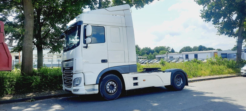 DAF XF106-460PS 1-Hand - Cabeza tractora: foto 2 DAF XF106-460PS 1-Hand - Cabeza tractora: foto 2