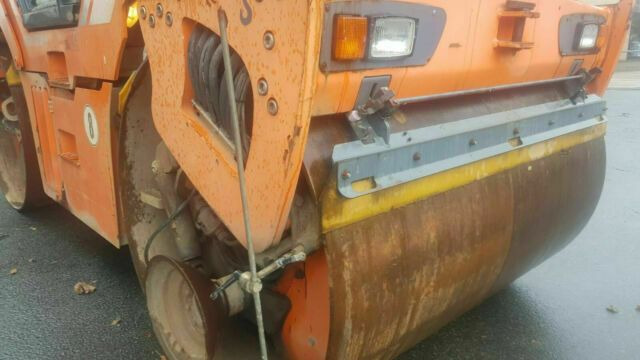 Hamm DV90 VO mit Streuer Klima German Maschine - Apisonadora de asfalto: foto 4 Hamm DV90 VO mit Streuer Klima German Maschine - Apisonadora de asfalto: foto 4