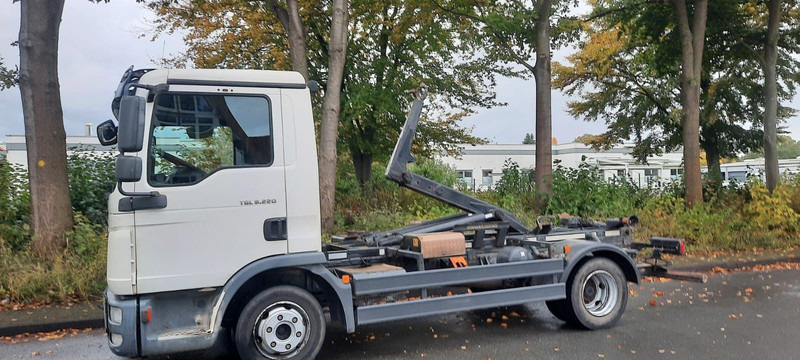 MAN TGL 8.220 Abrollkipper - Camión multibasculante: foto 4 MAN TGL 8.220 Abrollkipper - Camión multibasculante: foto 4