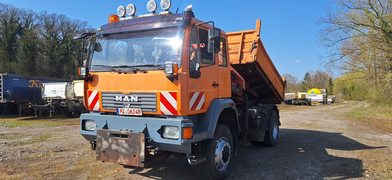 MAN TGM 18.240PS 4x4 3.S-Kipper mit Kran - Camión volquete, Camión grúa: foto 2 MAN TGM 18.240PS 4x4 3.S-Kipper mit Kran - Camión volquete, Camión grúa: foto 2