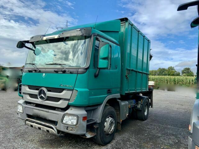Mercedes-Benz 1844K 4x2 Kipper mit Kran Blattgefedert - Camión volquete, Camión grúa: foto 1 Mercedes-Benz 1844K 4x2 Kipper mit Kran Blattgefedert - Camión volquete, Camión grúa: foto 1