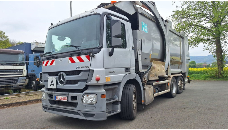 Mercedes-Benz 2532 Actros Überkopflader - Camión de basura: foto 2 Mercedes-Benz 2532 Actros Überkopflader - Camión de basura: foto 2