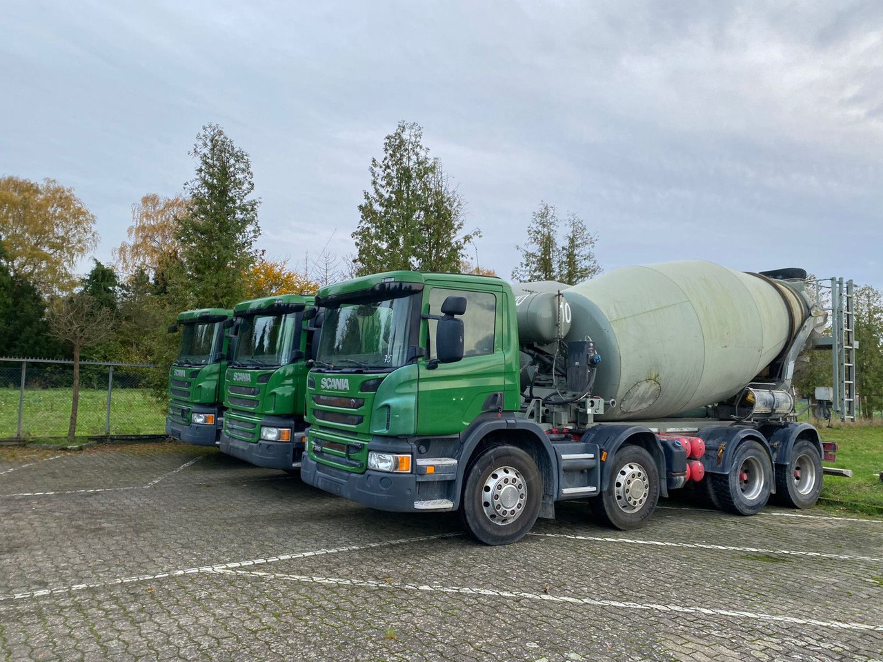 Scania 2x P360 Betonmischer 8x4 Blatt/Blatt E6 2 stück - Camión hormigonera: foto 4 Scania 2x P360 Betonmischer 8x4 Blatt/Blatt E6 2 stück - Camión hormigonera: foto 4